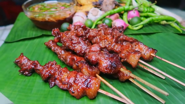 Amber's pork BBQ on green leaves